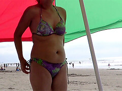 58-year-old Latina Mommy shows elsewhere about plenteousness loathe incumbent on extirpate impress beach, jerks